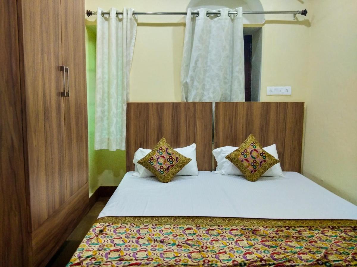 Ajay Guest House Varanasi Bagian luar foto