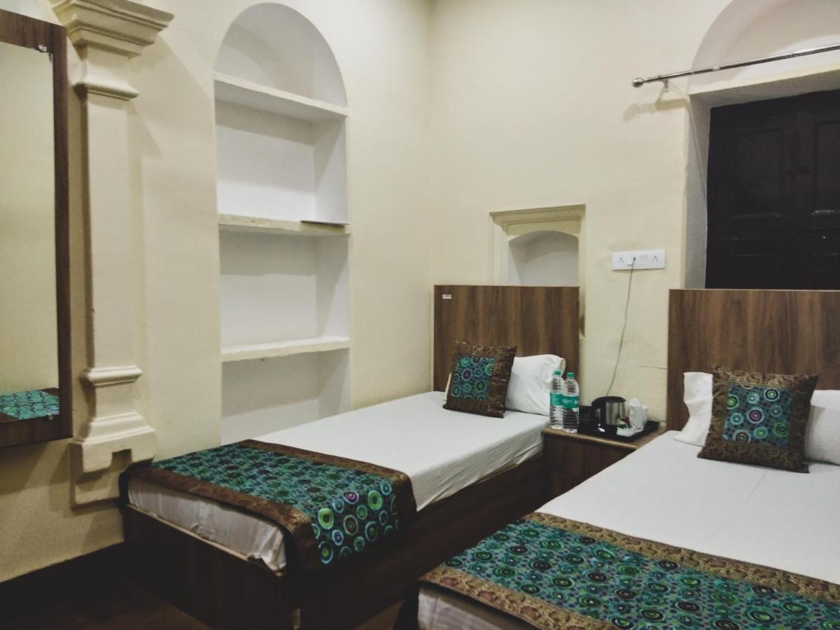 Ajay Guest House Varanasi Bagian luar foto