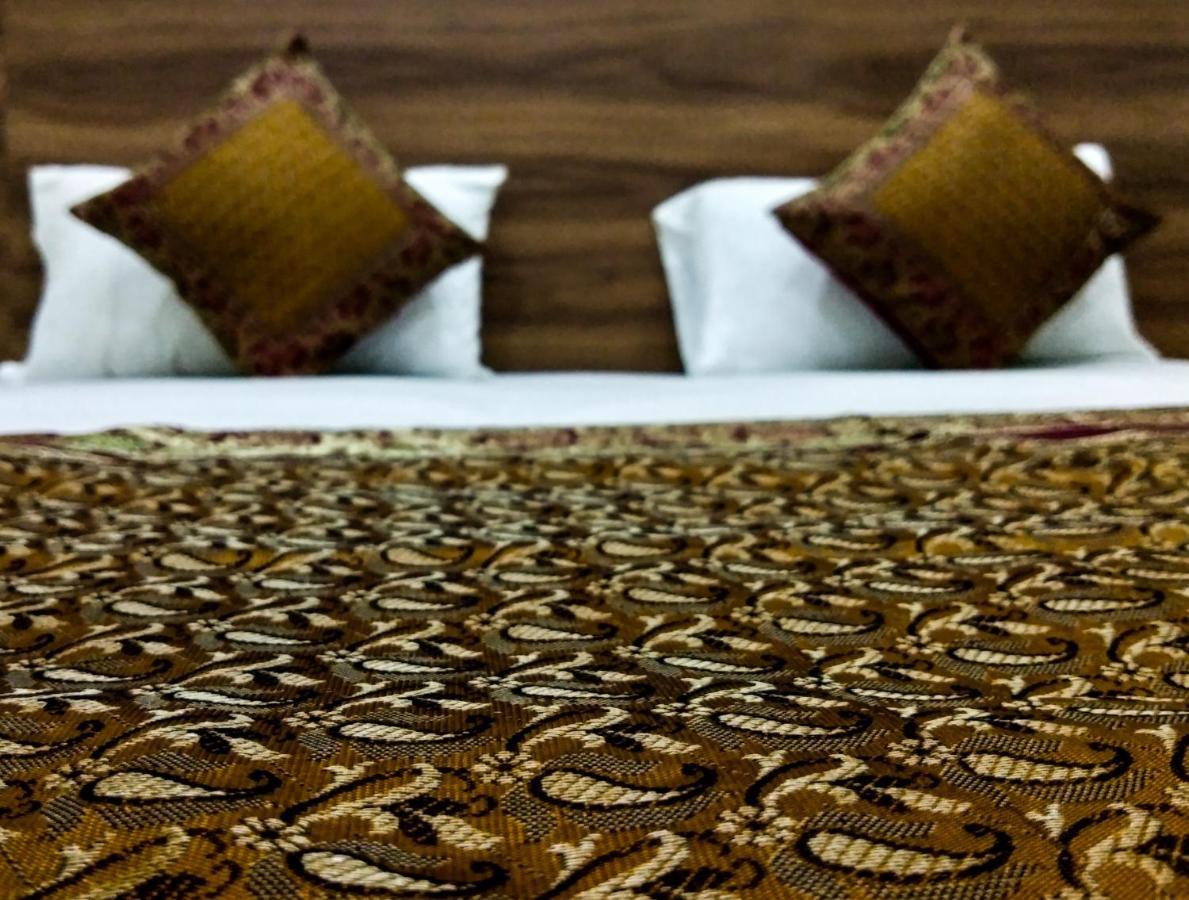 Ajay Guest House Varanasi Bagian luar foto