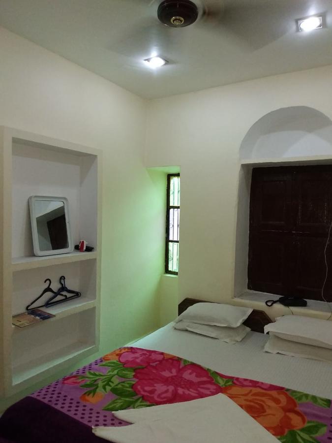 Ajay Guest House Varanasi Bagian luar foto